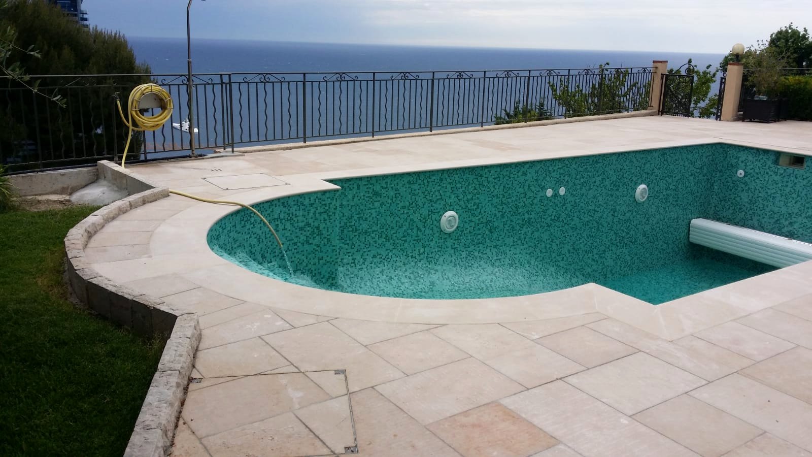 Dallage autour de piscine